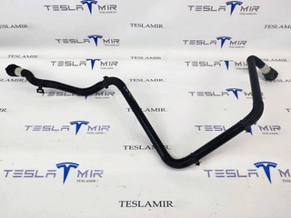Патрубок системы охлаждения пластиковый Tesla Model 3 1 поколение 2019, 1077600-00