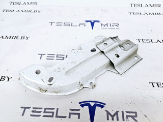 крепление ( кронштейн ) крыла Tesla Model 3 1 поколение 2019, 1092305-00