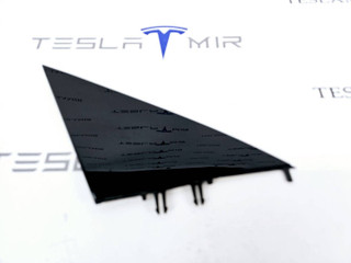 Накладка на зеркало (треугольник) правая Tesla Model 3 1 поколение 2023, 1130656-00
