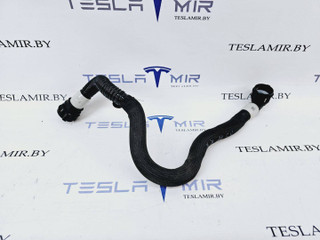 Шланг системы охлаждения заднего мотора Tesla Model 3 1 поколение 2019, 1077594-00