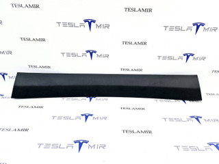 накладка двери (крышки) багажника Tesla Model X 1 поколение 2018, 1037906-00, 1037907-00