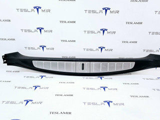 Отделка багажника (пластик) под замок Tesla Model X 1 поколение 2018, 1035994-00, 1050393-00