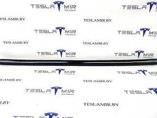 молдинг двери передней левой Tesla Model 3 1 поколение 2021, 1080681-00, 1080681-01