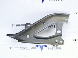 крепление ( кронштейн ) крыла Tesla Model Y 1 поколение 2021, 1487577-00, 1487695-S0