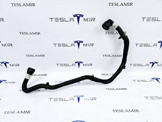 Шланг системы охлаждения заднего мотора Tesla Model 3 1 поколение 2022, 1077585-00