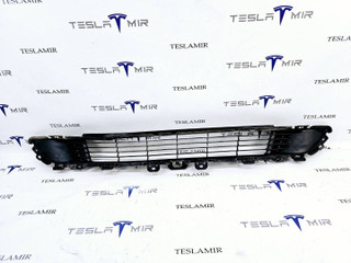 Решетка гриль декоративная основного радиатора (передний бампер) Tesla Model Y 1 поколение 2022, 1493759-00