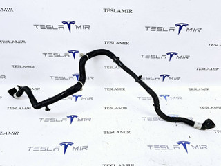 Шланг системы охлаждения заднего мотора Tesla Model Y 1 поколение 2022, 1077595-00