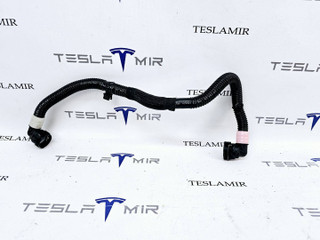 Патрубок системы охлаждения пластиковый передний Tesla Model Y 1 поколение 2021, 1504722-00, 1631596-00