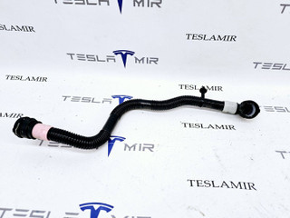 Патрубок системы охлаждения пластиковый передний Tesla Model Y 1 поколение 2022, 1501325-00