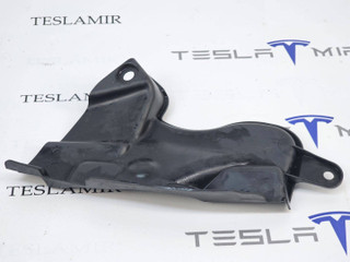 планка под капот Tesla Model 3 1 поколение 2022, 1081695-00