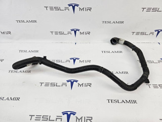 Шланг системы охлаждения заднего мотора Tesla Model Y 1 поколение 2022, 1077585-00