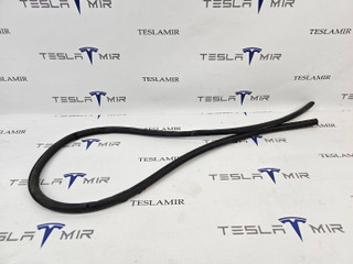 уплотнитель двери Tesla Model 3 1 поколение 2022, 1090493-00