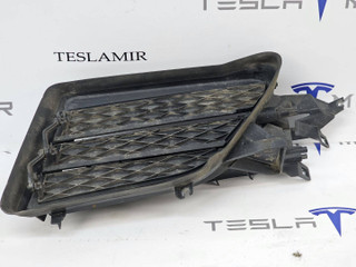 люверс переднего бампера правый Tesla Model S 1 поколение [рестайлинг] 2018, 1058007-00, 1058008-00, 1058011-00, 1058012-00, 1058010-00