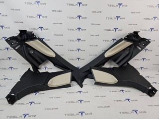Накладка стойки B внутренняя Tesla Model S 1 поколение [рестайлинг] 2018, 1058402-32, 1058401-32, 1051769-S2, 1051768-03, 1051768-S2, 1051768-22