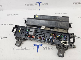 блок предохранителей Tesla Model S 1 поколение [рестайлинг] 2018, 1094405-00