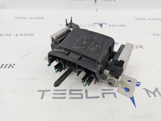 Крышка-фиксатор низковольтного разъёма высоковольтной батареи Tesla Model S 1 поколение [рестайлинг] 2018, 1003311-00