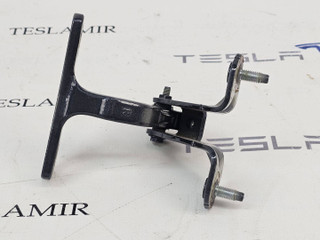 петля крышки багажника Tesla Model Y 1 поколение 2022, 1624941-00