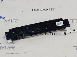 Антенна WI-FI Tesla Model Y 1 поколение 2022, 1585601-00, 1585601-99