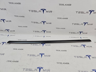 молдинг двери задней правой Tesla Model Y 1 поколение 2022, 1621169-00