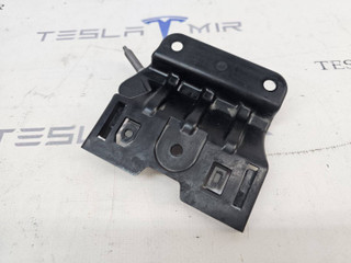 кронштейн (крепление) Tesla Model Y 1 поколение 2022, 1706670-00