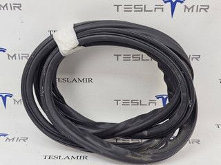 уплотнитель Tesla Model S 1 поколение [2-й рестайлинг] 2022, 1613450-00