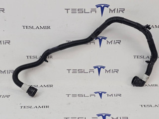 Шланг системы охлаждения заднего мотора Tesla Model S 1 поколение [2-й рестайлинг] 2022, 1077585-00