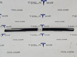 молдинг двери передней левой Tesla Model S 1 поколение [2-й рестайлинг] 2022, 1873551-22