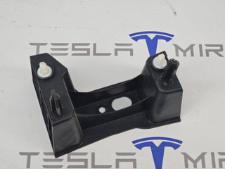Кронштейн внутренний стойки C левый Tesla Model S 1 поколение [2-й рестайлинг] 2022, 1640618-00