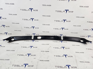 накладка двери (крышки) багажника Tesla Model X 1 поколение 2018, 1047885-00, 1062356-00