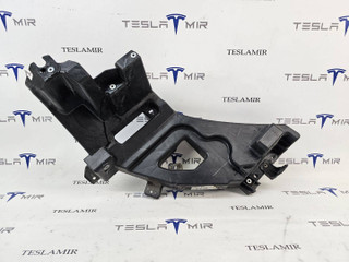 крепление фары правой Tesla Model X 1 поколение 2018, 1043612-00
