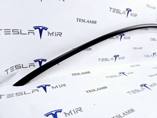 Молдинг кузова боковой наружный верхний левый Tesla Model Y 1 поколение 2022, 1495730-00