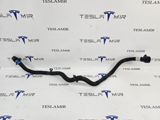 Патрубок системы охлаждения пластиковый передний Tesla Model 3 1 поколение 2023, 1504721-00