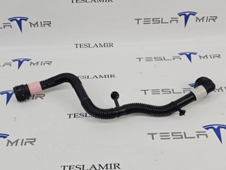 Патрубок системы охлаждения пластиковый передний Tesla Model 3 1 поколение 2023, 1501325-00