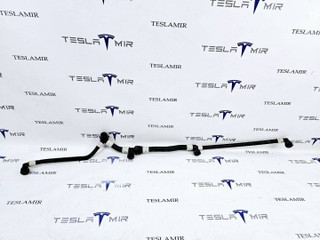 Патрубок системы охлаждения пластиковый передний правый Tesla Model 3 1 поколение 2023, 107757600, 1077577-00