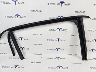 Уплотнитель стекла Tesla Model X 1 поколение 2018, 1032278-00