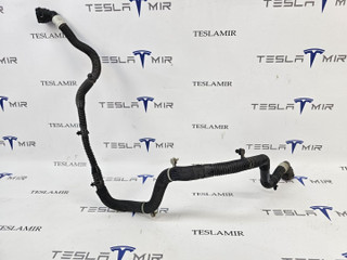Шланг системы охлаждения заднего мотора Tesla Model 3 1 поколение 2023, 1077595-00