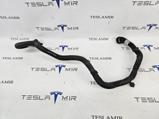 Шланг системы охлаждения заднего мотора Tesla Model 3 1 поколение 2023, 1077585-00