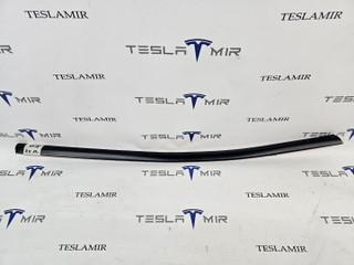 молдинг двери передней правой Tesla Model 3 2 поколение 2024, 1080684-00, 1080684-01