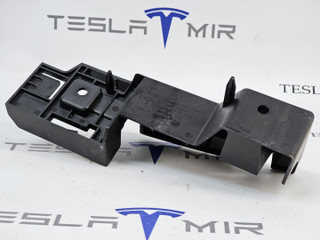 кронштейн передней панели (телевизора) Tesla Model 3 2 поколение 2024, 1711756-00