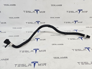 Патрубок системы охлаждения пластиковый передний Tesla Model 3 2 поколение 2024, 1504721-00