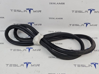 уплотнитель Tesla Model 3 2 поколение 2024, 1728564-00