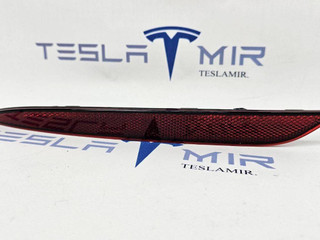 Катафот заднего бампера (отражатель) левый Tesla Model 3 1 поколение 2021, 1077406-00