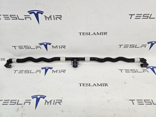 Патрубок системы охлаждения пластиковый Tesla Model 3 1 поколение 2022, 1521567-00