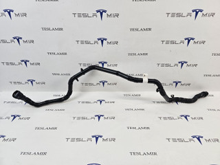 Патрубок системы охлаждения пластиковый передний Tesla Model Y 1 поколение 2024, 1501334-00, 1647666-00