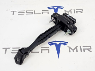 ограничитель открывания двери Tesla Model Y 1 поколение 2024, 1500682-00