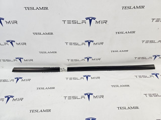 молдинг двери задней правой Tesla Model Y 1 поколение 2024, 1621169-00