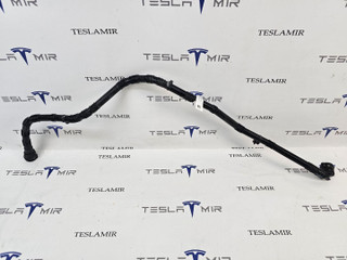 Патрубок системы охлаждения пластиковый передний Tesla Model Y 1 поколение 2024, 1628803-00, 1628803-50