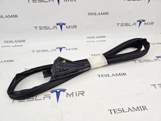 уплотнительная резинка на крышу левая Tesla Model Y 1 поколение 2024, 1497677-00