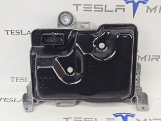 Блок управления BCM (бортовой сети) (Body Control Module) Боди Tesla Model Y 1 поколение 2024, 1497327-00, 1497319-00