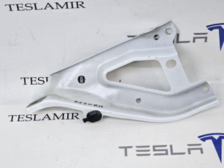 крепление ( кронштейн ) крыла Tesla Model Y 1 поколение 2024, 1487578-00, 1487696-S0